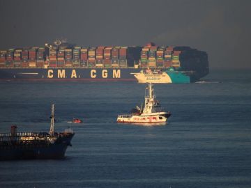 El buque Open Arms a su llegada al muelle de San Roque (Cádiz)