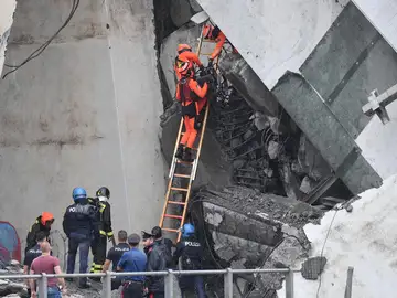 Escombros del puente de Génova Escombros del puente de Génova
