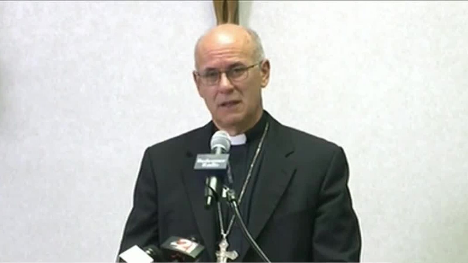 El obispo de Indiana propone dar los nombres de los sacerdotes que abusaron de menores