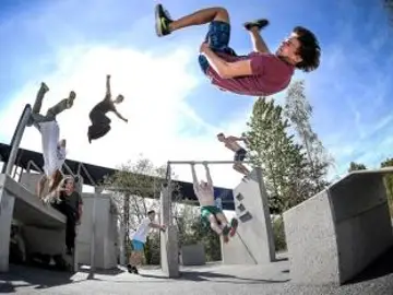 Adolescentes que imitan a deportistas de riesgo Adolescentes que imitan a deportistas de riesgo