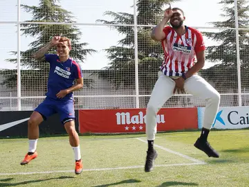 Griezmann y Towns bailando el famoso baile Griezmann y Towns bailando el famoso baile