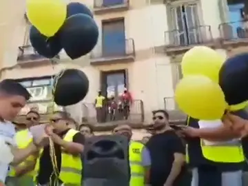 Asociaciones de taxistas de Barcelona organizan un homenaje a las víctimas de los atentados del 17A Asociaciones de taxistas de Barcelona organizan un homenaje a las víctimas de los atentados del 17A