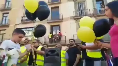 Asociaciones de taxistas de Barcelona organizan un homenaje a las víctimas de los atentados del 17A Asociaciones de taxistas de Barcelona organizan un homenaje a las víctimas de los atentados del 17A