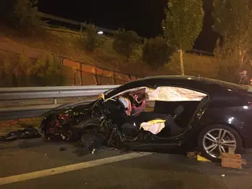 Unos de los coches implicados en el accidente Unos de los coches implicados en el accidente
