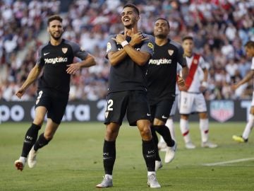 André Silva celebra uno de sus goles contra el Rayo Vallecano