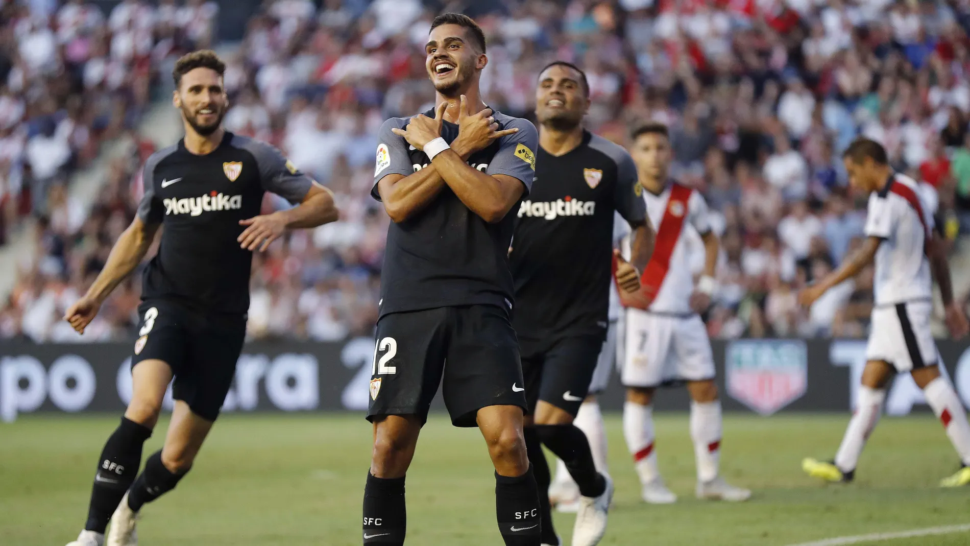 André Silva celebra uno de sus goles contra el Rayo Vallecano André Silva celebra uno de sus goles contra el Rayo Vallecano