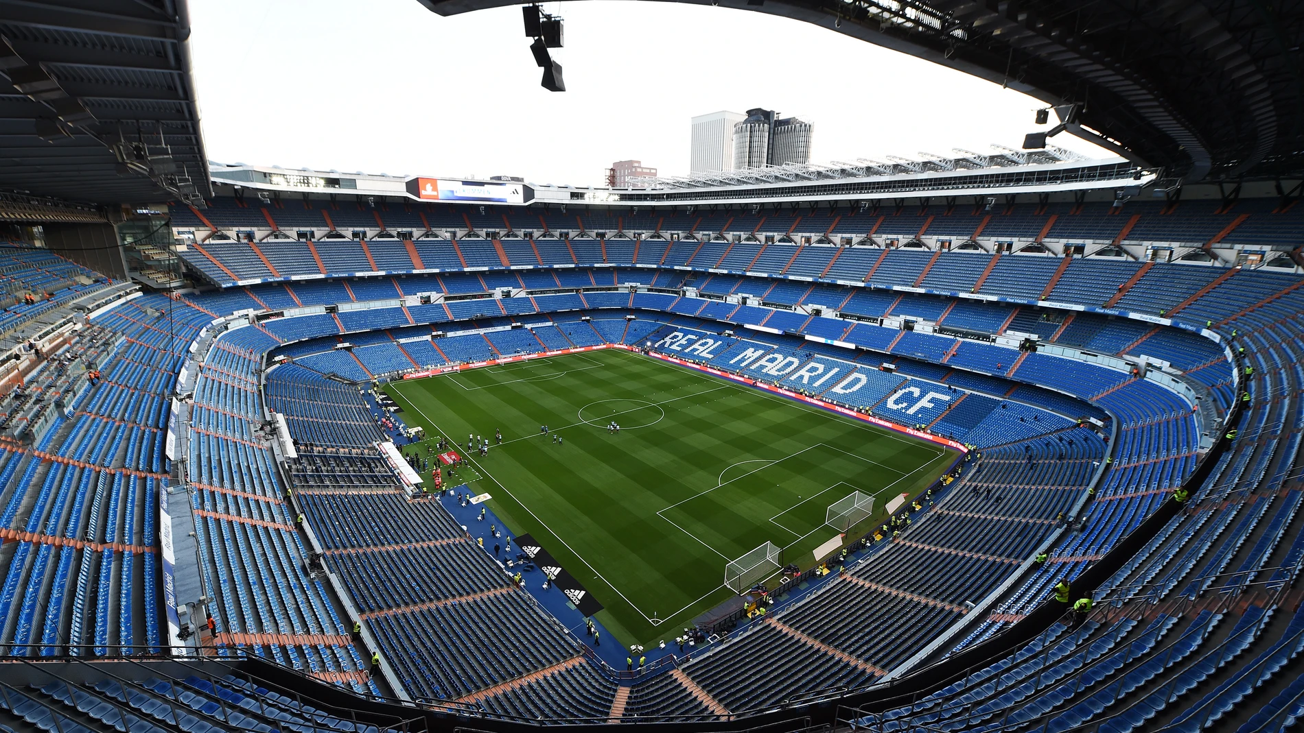 El estadio Santiago Bernabéu El estadio Santiago Bernabéu