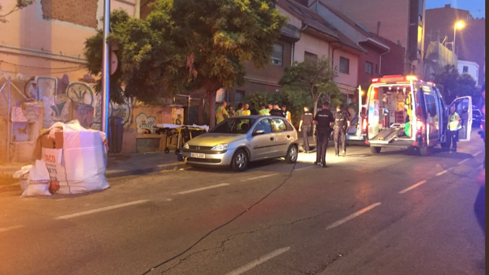 Intervención del SAMUR por el apuñalamiento al hombre de 31 años Intervención del SAMUR por el apuñalamiento al hombre de 31 años