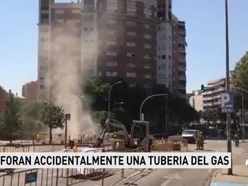 Una fuga de gas en una cañería provoca el cierre al tráfico en varias calles de Badalona Una fuga de gas en una cañería provoca el cierre al tráfico en varias calles de Badalona