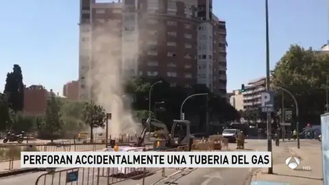 Una fuga de gas en una cañería provoca el cierre al tráfico en varias calles de Badalona Una fuga de gas en una cañería provoca el cierre al tráfico en varias calles de Badalona
