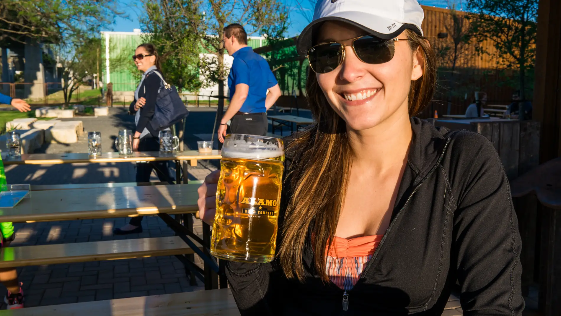 Beber alcohol, una práctica de riesgo para nuestros dientes.