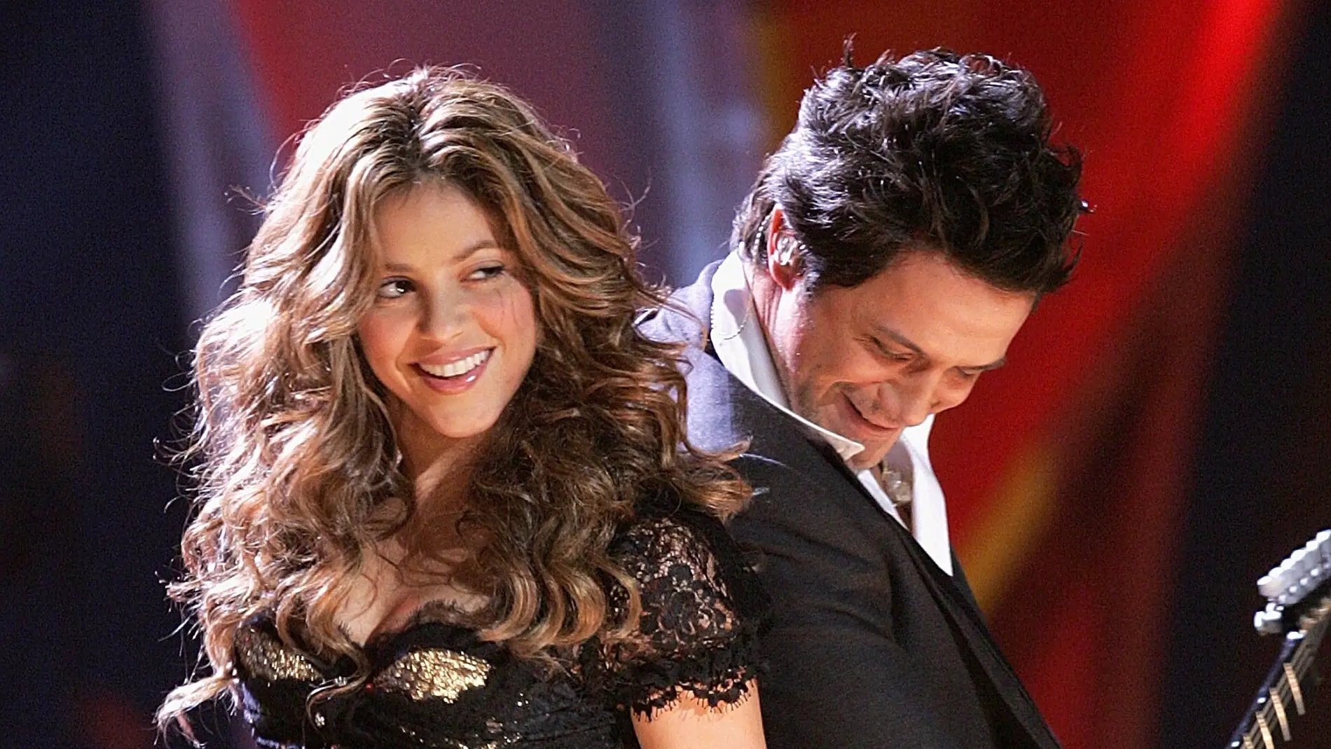 Shakira y Alejandro Sanz durante su actuación en los Grammy 2006