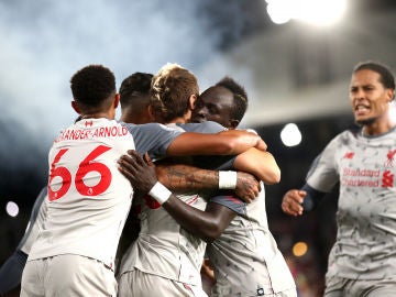 Los jugadores del Liverpool celebran el gol de Mané contra el Crystal Palace