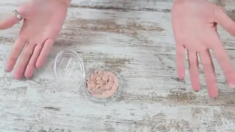 Cómo recuperar los polvos de maquillaje si se estropean Cómo recuperar los polvos de maquillaje si se estropean