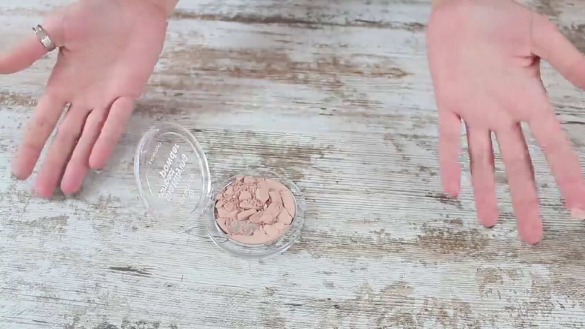 Cómo recuperar los polvos de maquillaje si se estropean