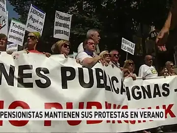 Los pensionistas exigen la subida de pensiones una jornada más Los pensionistas exigen la subida de pensiones una jornada más