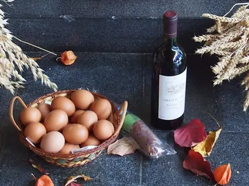 La extravagante dieta de los huevos y el vino. La extravagante dieta de los huevos y el vino.