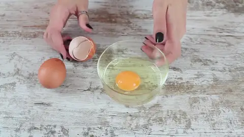 Tres sorprendentes cosas que puedes hacer con la cáscara de los huevos Tres sorprendentes cosas que puedes hacer con la cáscara de los huevos
