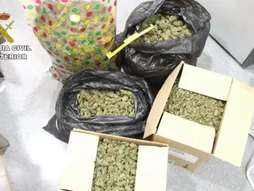 Detienen a los ocho miembros de una organización dedicada a robar droga haciéndose pasar por guardias civiles Detienen a los ocho miembros de una organización dedicada a robar droga haciéndose pasar por guardias civiles