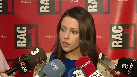 Arrimadas insiste en la aplicación del 155 en Cataluña y acusa a Torra de utilizar a los Mossos como una "policía política" Arrimadas insiste en la aplicación del 155 en Cataluña y acusa a Torra de utilizar a los Mossos como una "policía política"