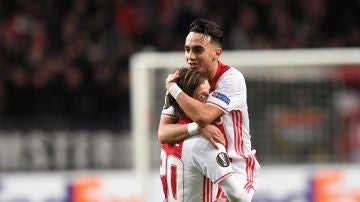 Nouri celebra un gol con el Ajax
