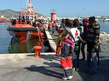 Inmigrantes llegan con Salvamento Marítimo Inmigrantes llegan con Salvamento Marítimo