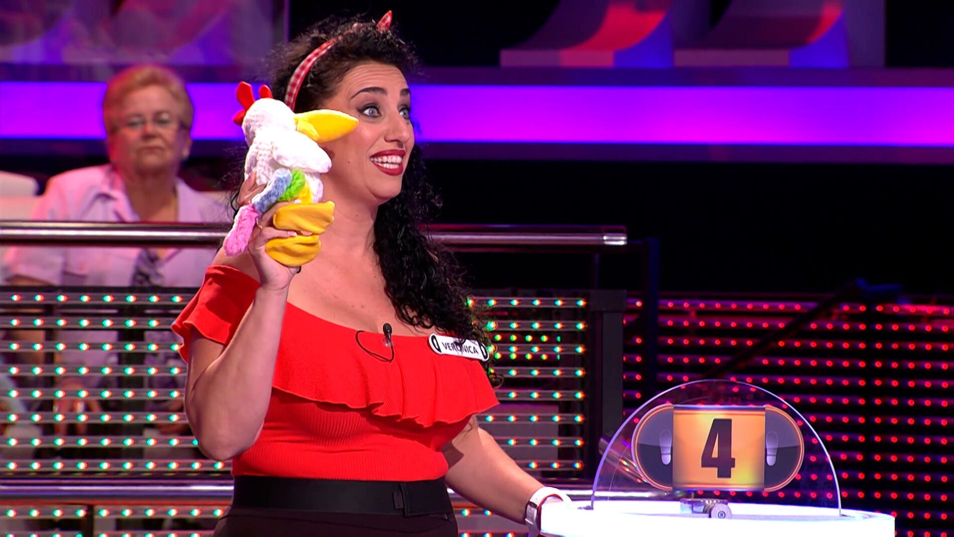 Una concursante de &lsquo;&iexcl;Ahora Caigo!&rsquo; le ha encontrado novio a la gallina del programa
