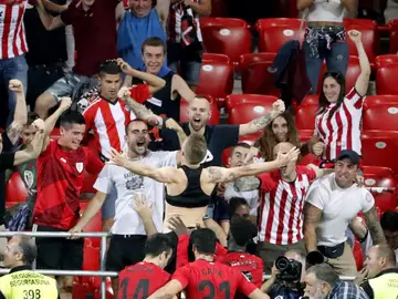 Muniain celebra su gol al Leganés con la grada de San Mamés Muniain celebra su gol al Leganés con la grada de San Mamés
