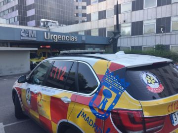 Vehículo del 112 Madrid en el Hospital de La Paz