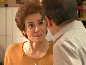 Benigna estalla y le cuenta su terrible secreto a Benito Benigna estalla y le cuenta su terrible secreto a Benito