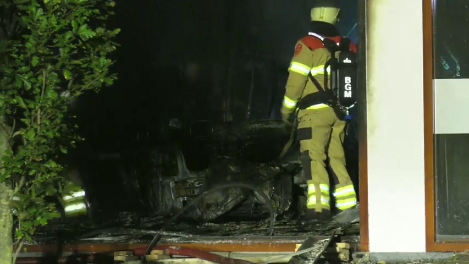 Un hombre estrella su coche contra el ayuntamiento de un pueblo de Holanda provocando una explosión 
