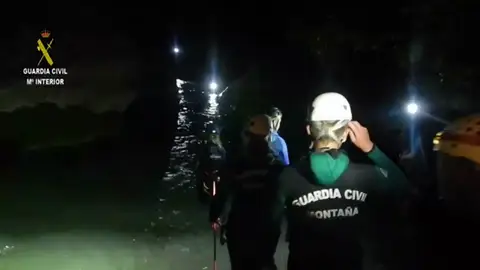 La Guardia Civil rescata a nueve barranquistas, entre ellos siete menores, en Alquezar (Huesca) La Guardia Civil rescata a nueve barranquistas, entre ellos siete menores, en Alquezar (Huesca)