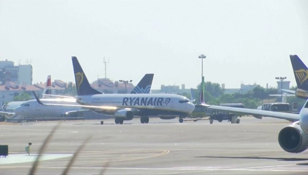 Ryanair se disculpa por enviar cheques de compensación defectuosos