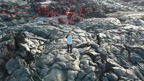 Navegar entre lava o nadar entre tiburones, entre las opciones para unas 'vacaciones al límite' Navegar entre lava o nadar entre tiburones, entre las opciones para unas 'vacaciones al límite'