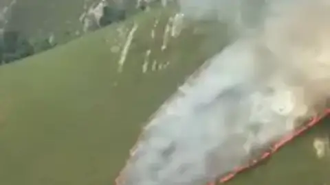 Dos incendios forestales en el parque natural de Invernadoiro, en Ourense Dos incendios forestales en el parque natural de Invernadoiro, en Ourense