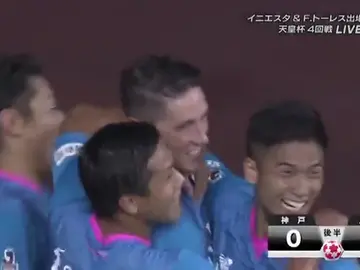 Torres se estrena como goleador en el Sagan Tosun ante Andrés Iniesta Torres se estrena como goleador en el Sagan Tosun ante Andrés Iniesta