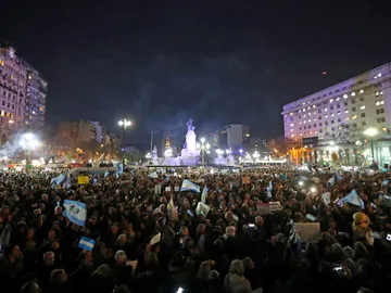 Manifestación en Buenos Aires pidiendo el desafuero y detención de Cristina Fernández Manifestación en Buenos Aires pidiendo el desafuero y detención de Cristina Fernández