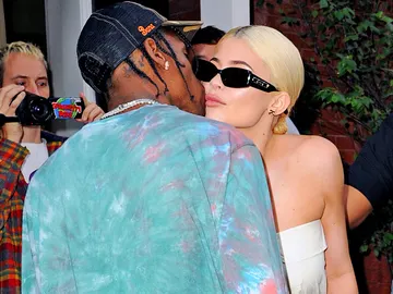 Kylie Jenner le pone morritos a Travis Scott Kylie Jenner le pone morritos a Travis Scott