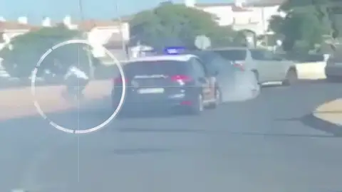 La policía persigue a un todoterreno cargado de droga y detiene a su conductor La policía persigue a un todoterreno cargado de droga y detiene a su conductor