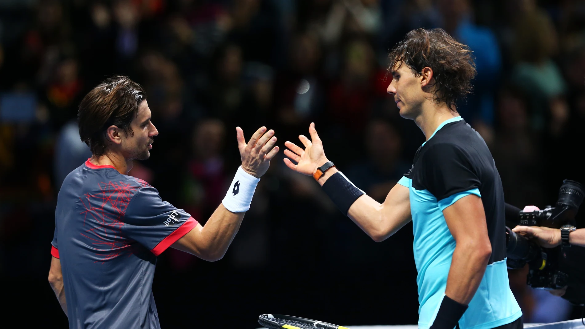 Ferrer y Nadal se saludan tras un partido Ferrer y Nadal se saludan tras un partido