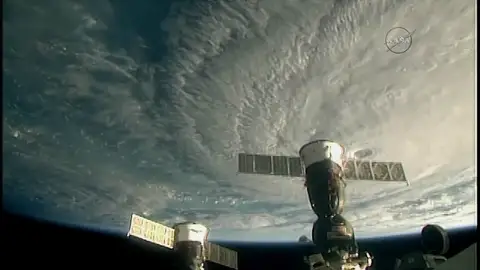 El huracán Lane alcanza la categoría 5 y se aproxima a Hawai El huracán Lane alcanza la categoría 5 y se aproxima a Hawai