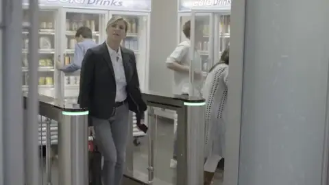 Abren una nueva tienda en Estados Unidos sin cajeros ni dependientes Abren una nueva tienda en Estados Unidos sin cajeros ni dependientes