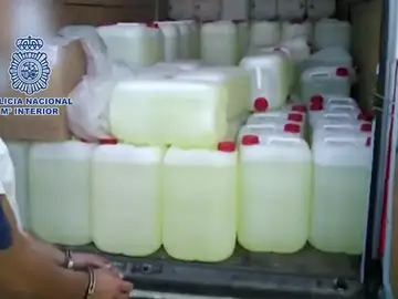 Interceptada una furgoneta con 2.500 litros de combustible para narcolanchas Interceptada una furgoneta con 2.500 litros de combustible para narcolanchas