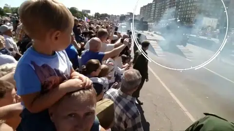 Vuelca un tanque en mitad de un desfile militar Vuelca un tanque en mitad de un desfile militar