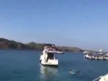 Artur Mas, increpado al grito de "ladrón" y "cobarde" mientras navegaba por Menorca