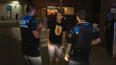 Identifican a un hombre por quitar lazos amarillos Identifican a un hombre por quitar lazos amarillos