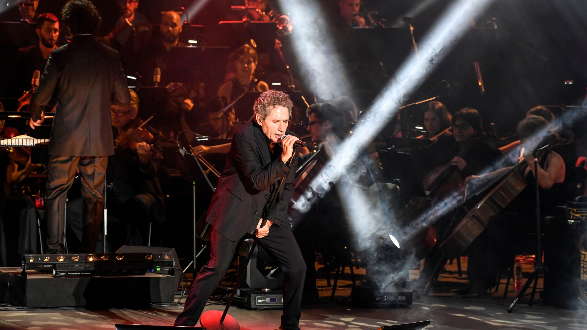 Miguel R&iacute;os causa furor en Starlite con la fusi&oacute;n del rock & roll y la m&uacute;sica cl&aacute;sica