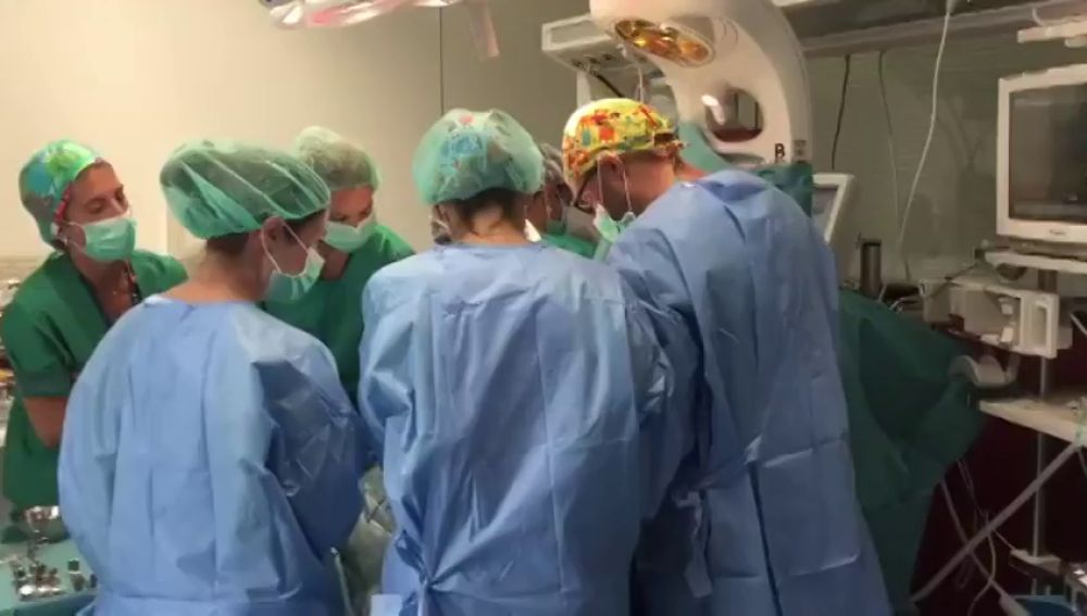 Operan con éxito a un bebé prematuro de 545 gramos en el hospital Parc Taulí de Sabadell