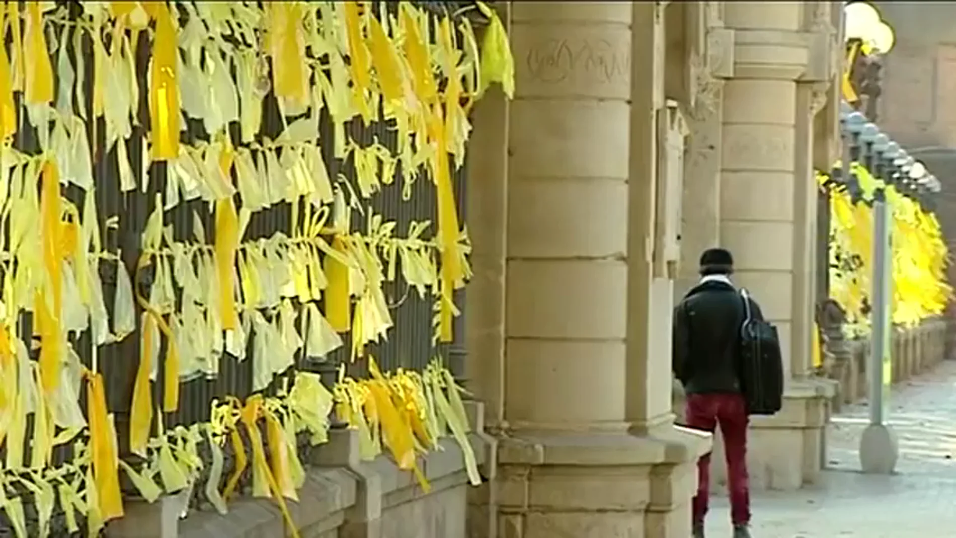 Imagen de lazos amarillos en Cataluña Imagen de lazos amarillos en Cataluña