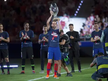 El defensa uruguayo, Diego Godín, durante la celebración del equipo rojiblanco El defensa uruguayo, Diego Godín, durante la celebración del equipo rojiblanco